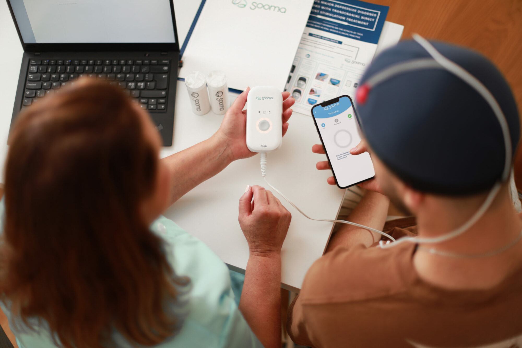 A nurse trains a patient in the use of Sooma Duo, so they can self-administer the therapy at home